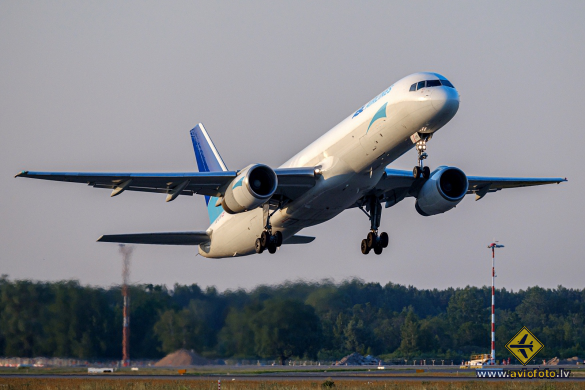 Boeing 757-23APF